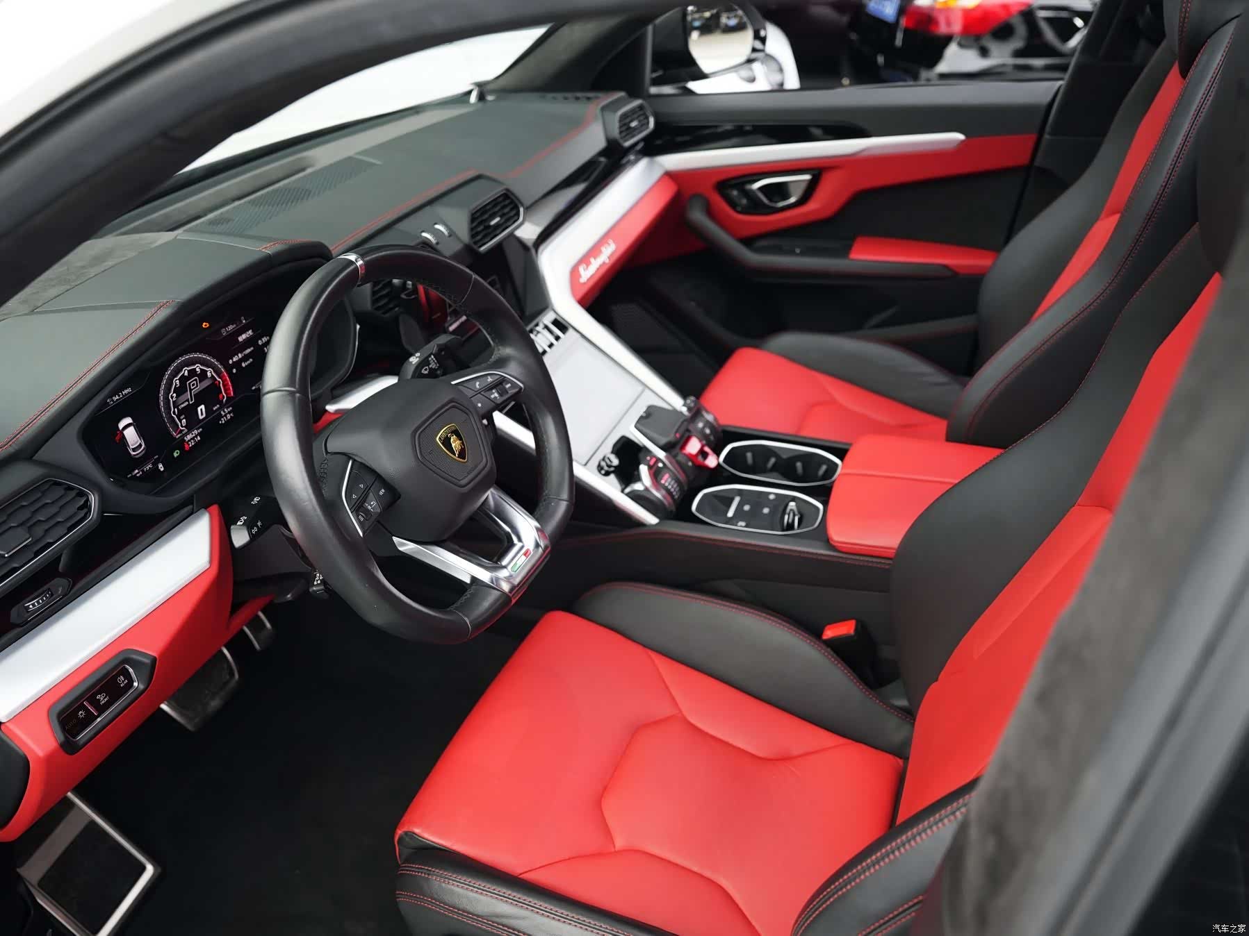 Lamborghini Urus, 2019 3