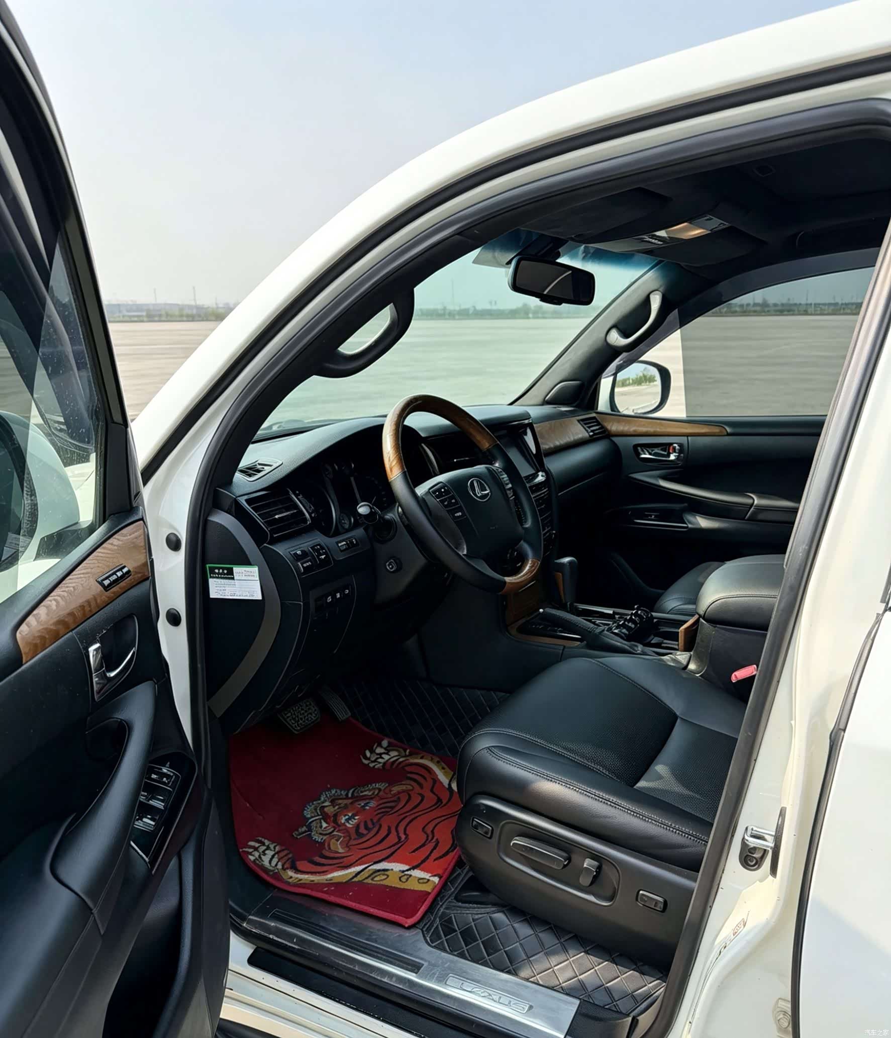 Lexus LX, 2008 6