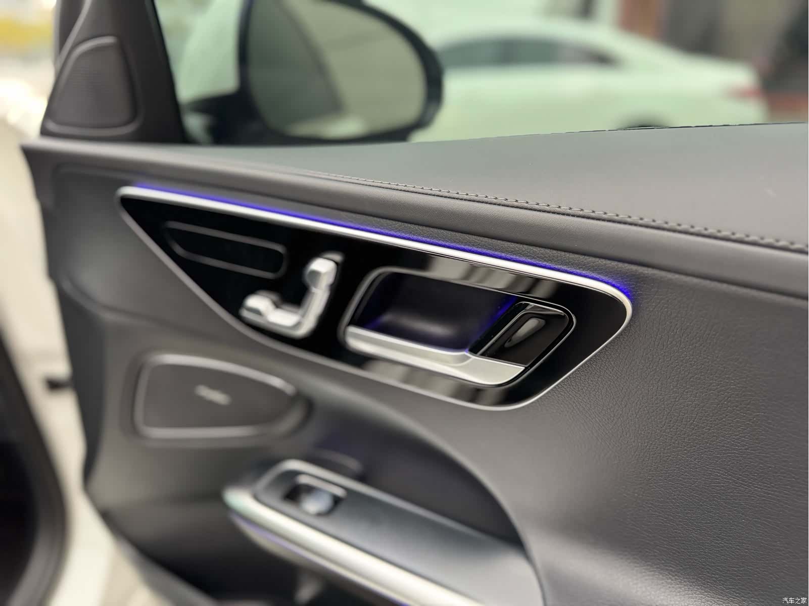 Mercedes-Benz C-Class, 2024 28