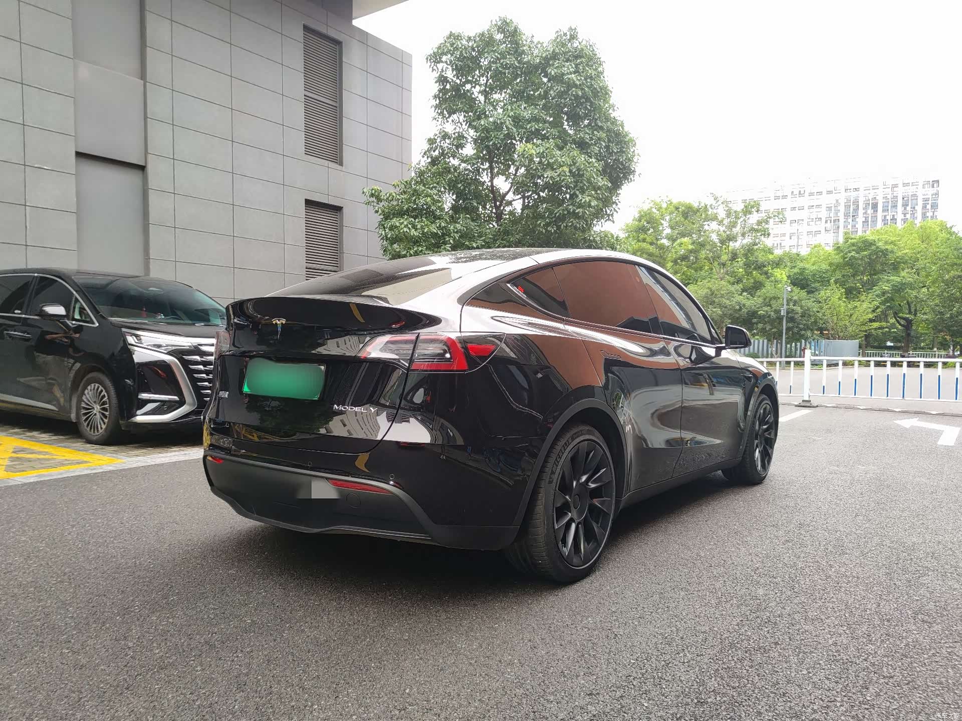 Tesla Model Y, 2023 16