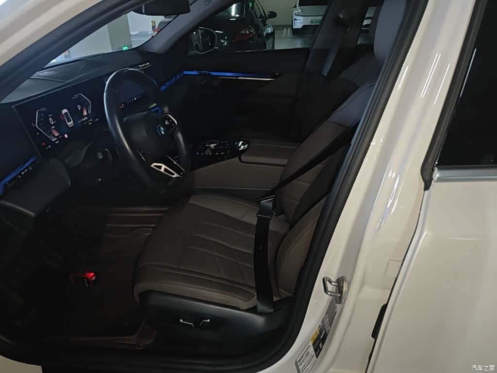 BMW i5, 2024 15
