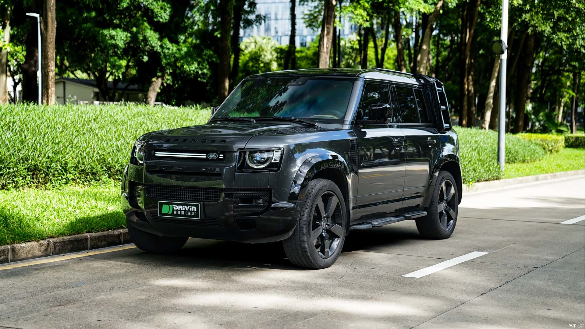 Land Rover Defender, 2025 1
