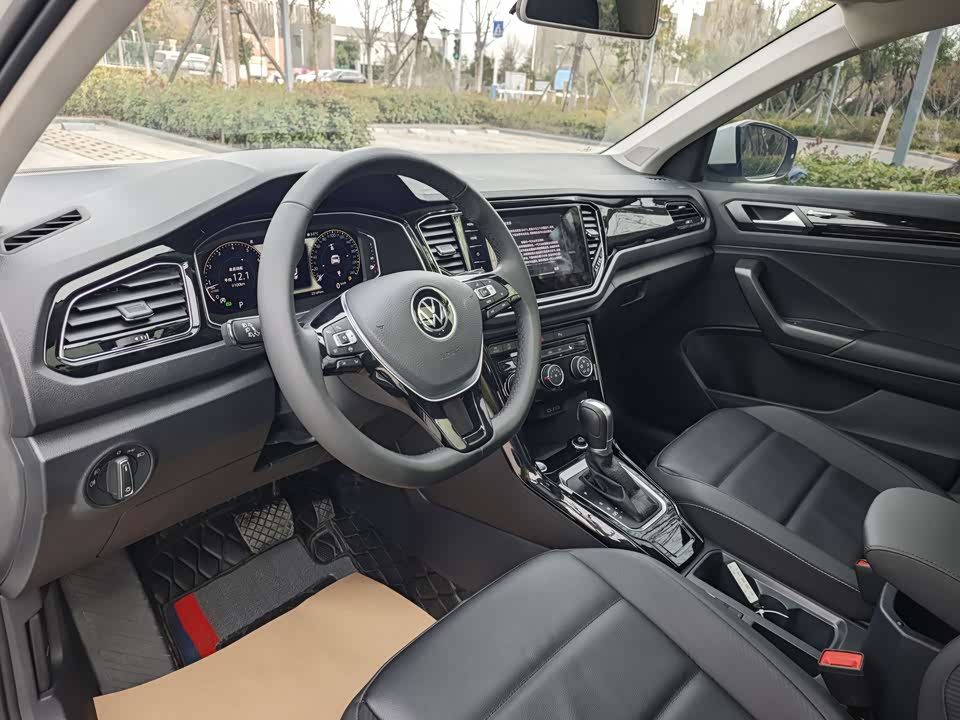 Volkswagen T-ROC exploring Songs