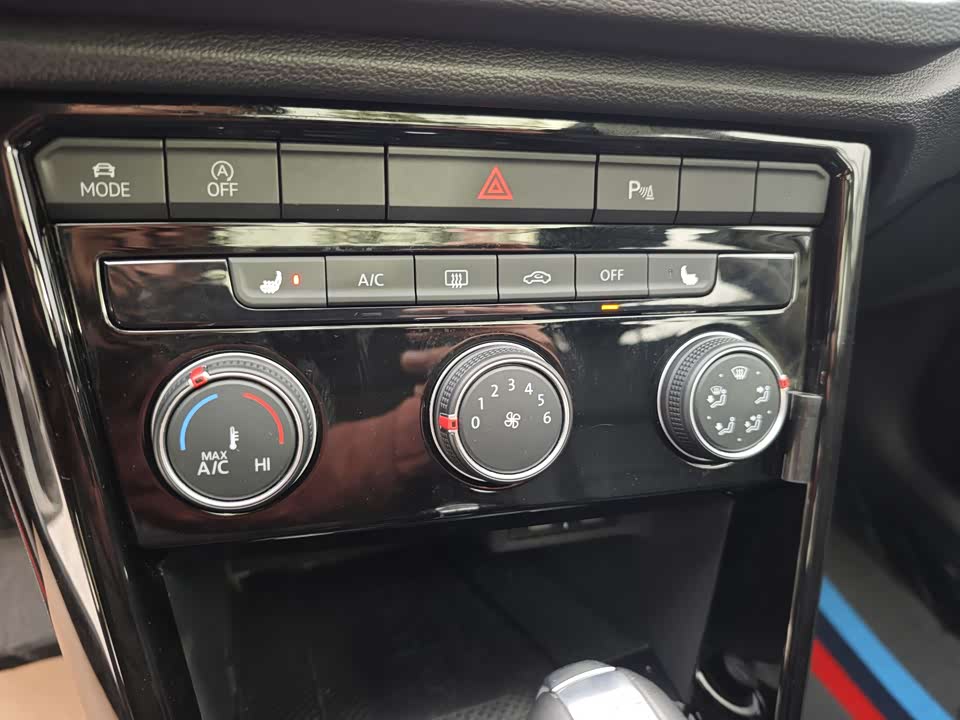 Volkswagen T-ROC exploring Songs