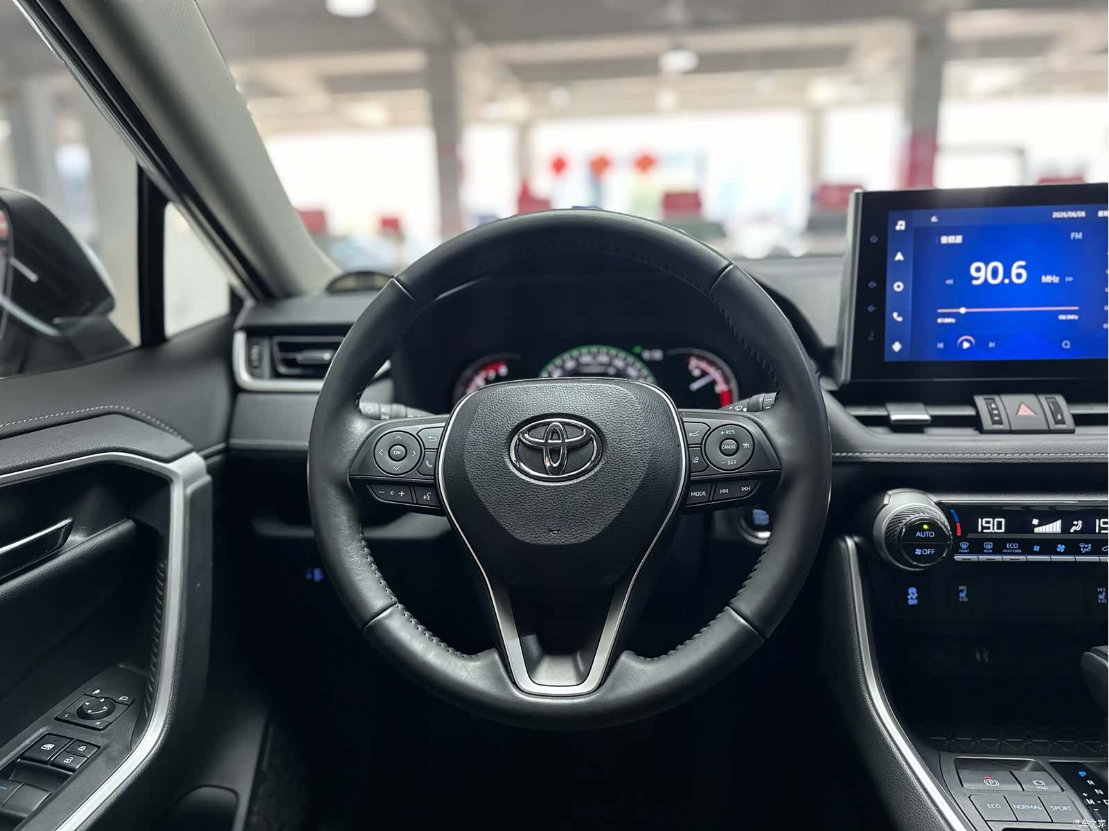 Toyota RAV4, 2022 9