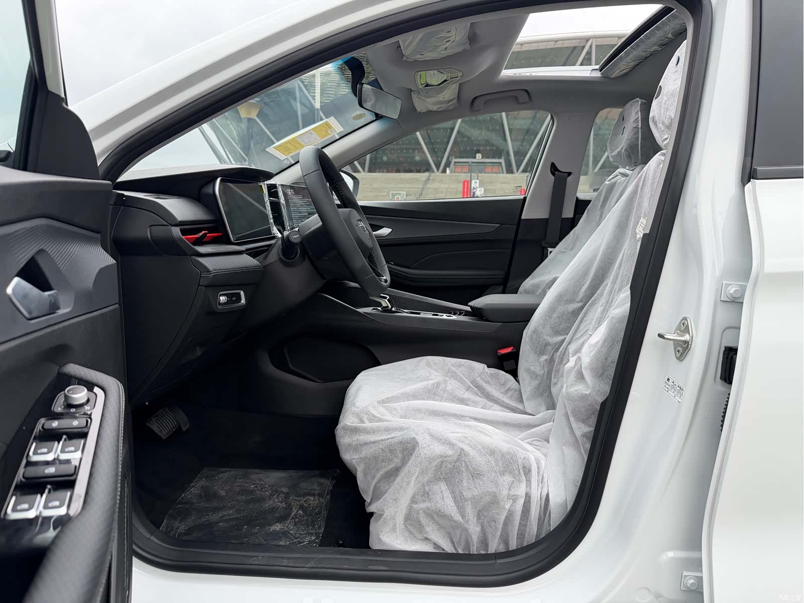 Geely Binray, 2026 12