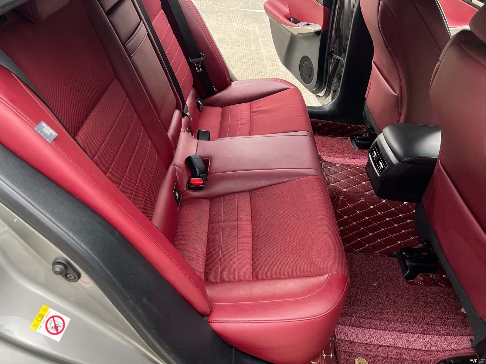 Lexus IS, 2018 11