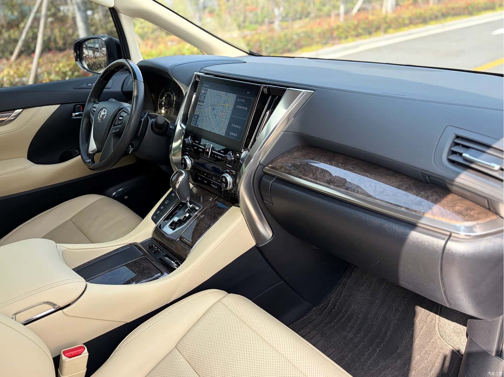 Toyota Alphard, 2022 15