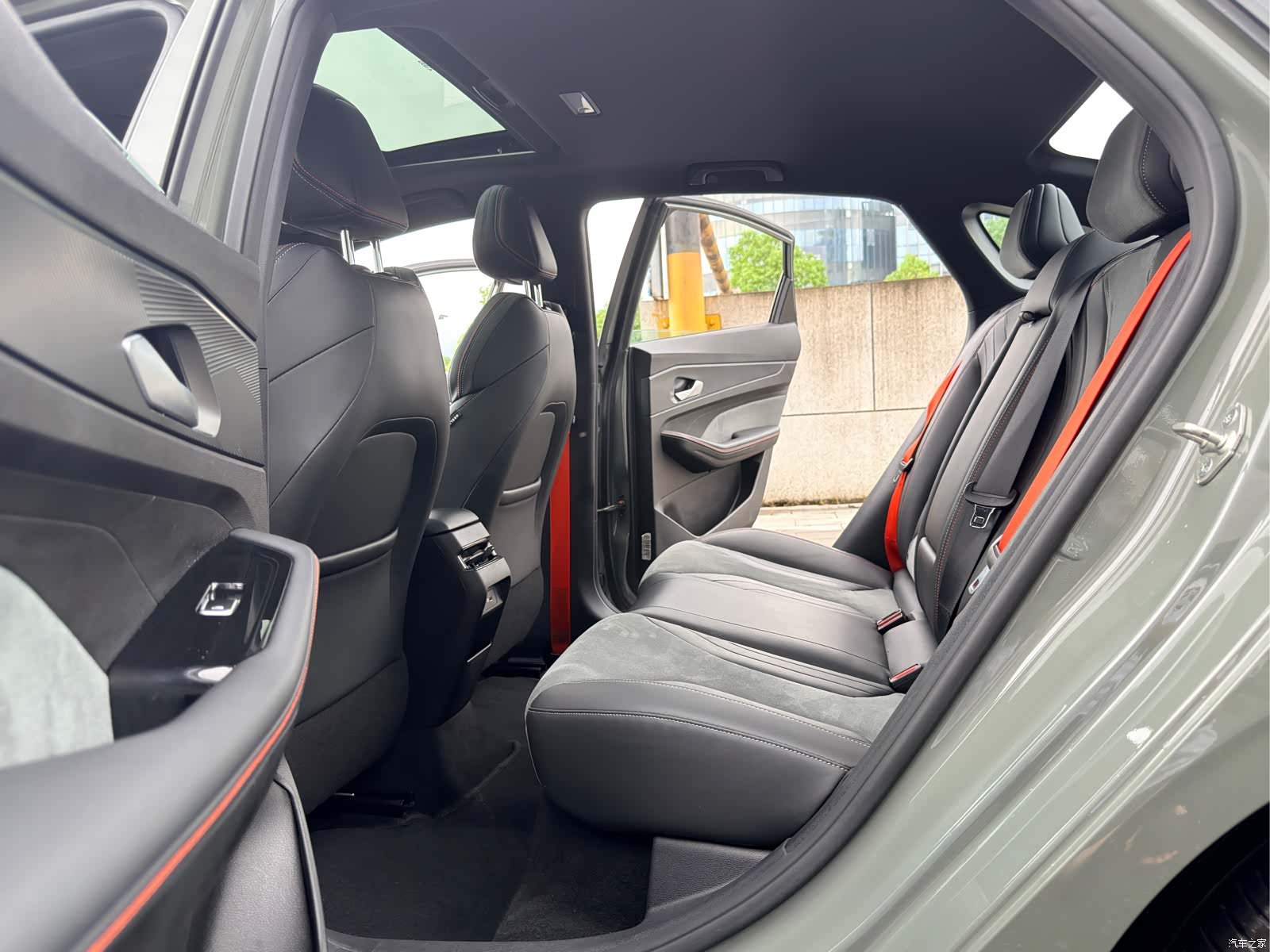 Geely Binray, 2022 11