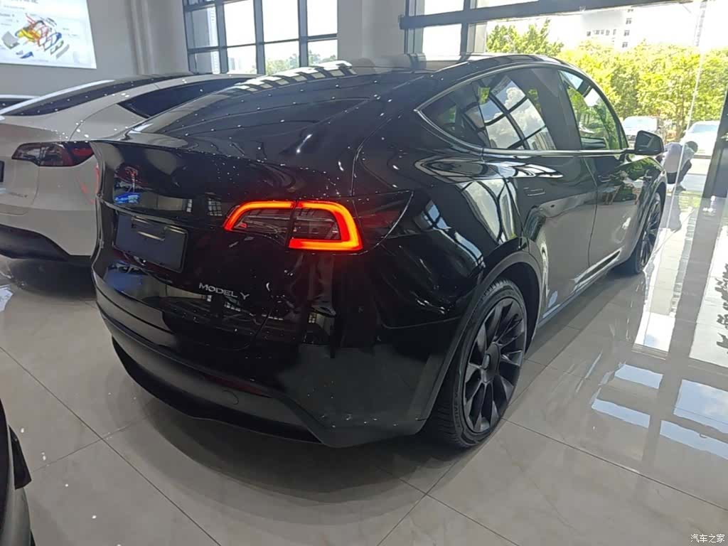 Tesla Model Y, 2022 7