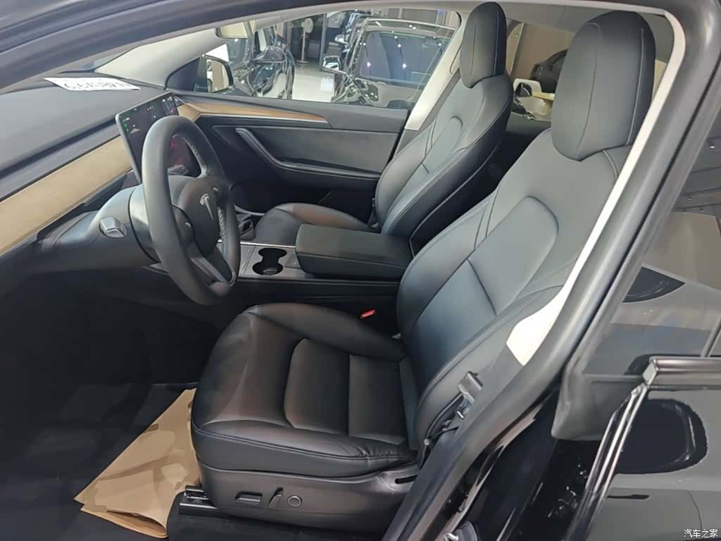 Tesla Model Y, 2022 15