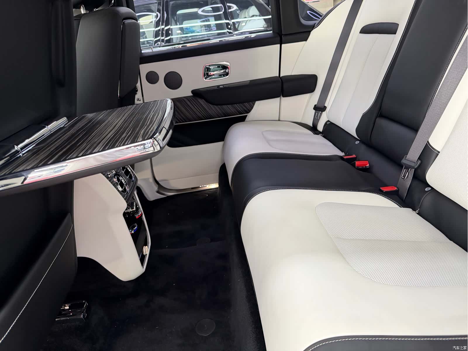 Rolls-Royce Cullinan, 2026 10