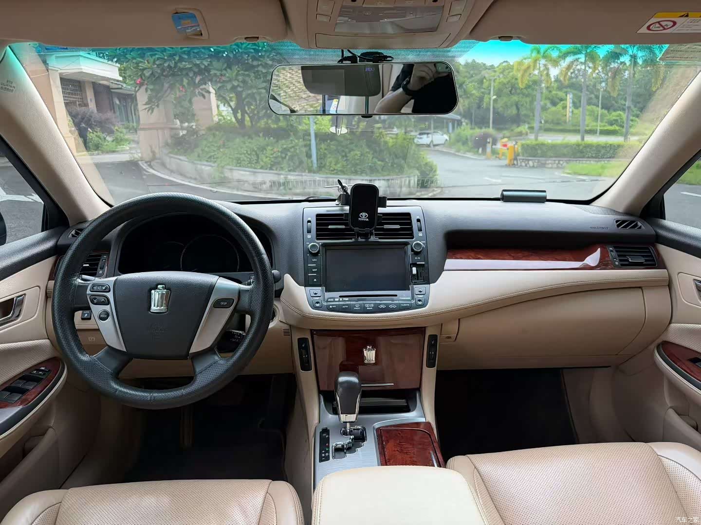 Toyota Crown, 2014 все фото