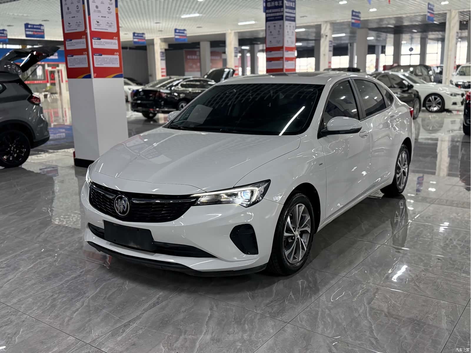 Buick Verano, 2022 1