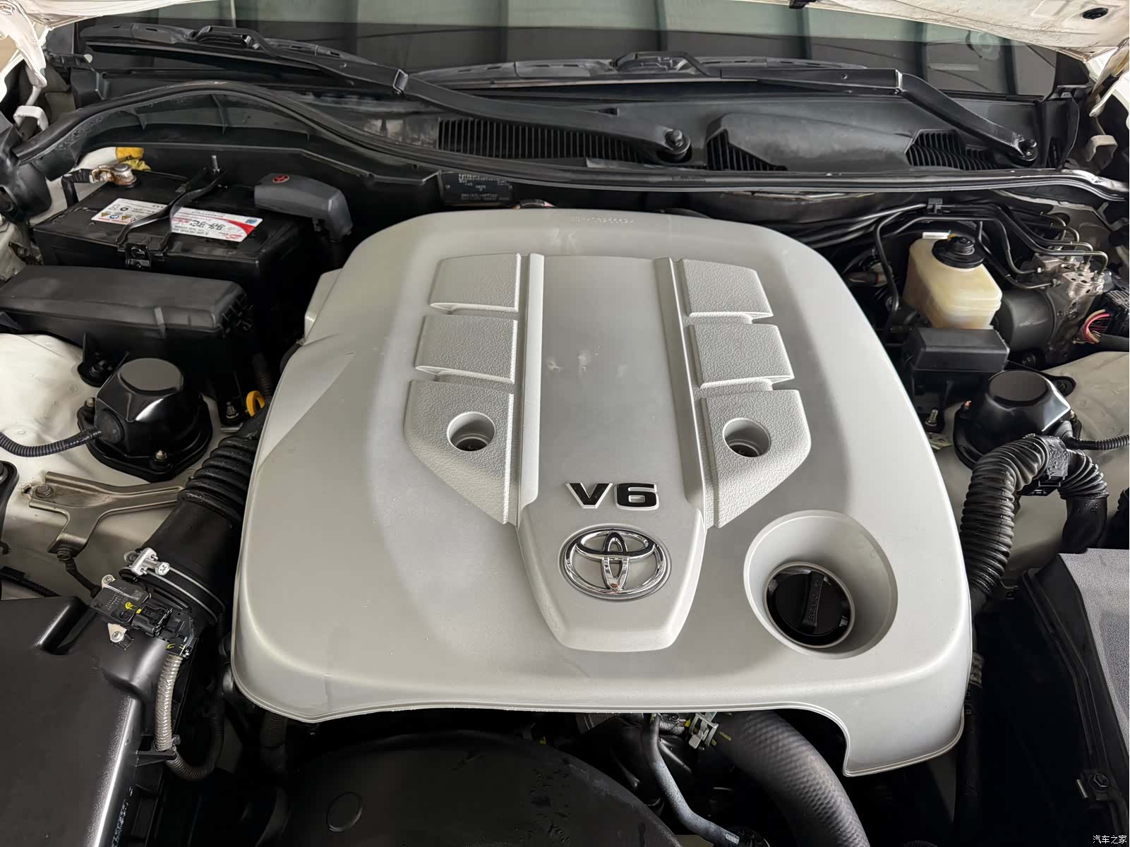 Toyota 2.5V, 2015 17