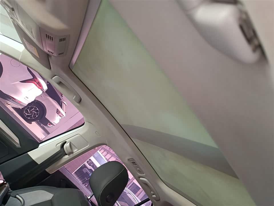 Volkswagen T-ROC exploring Songs