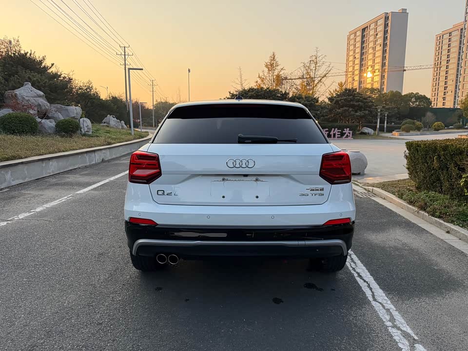 Audi Q2L
