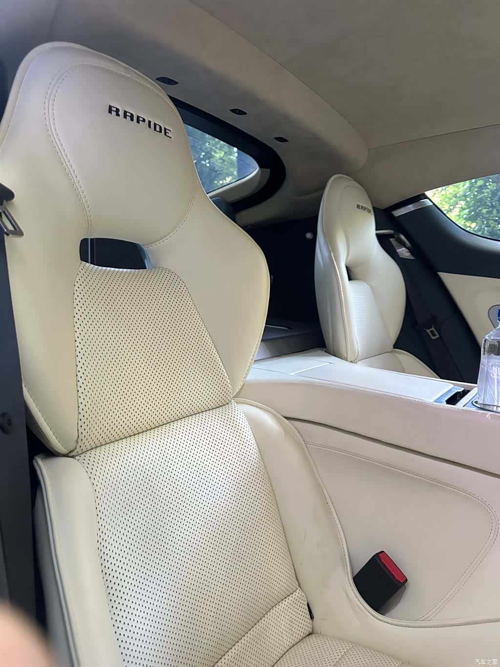 Aston Martin Rapide, 2011 10