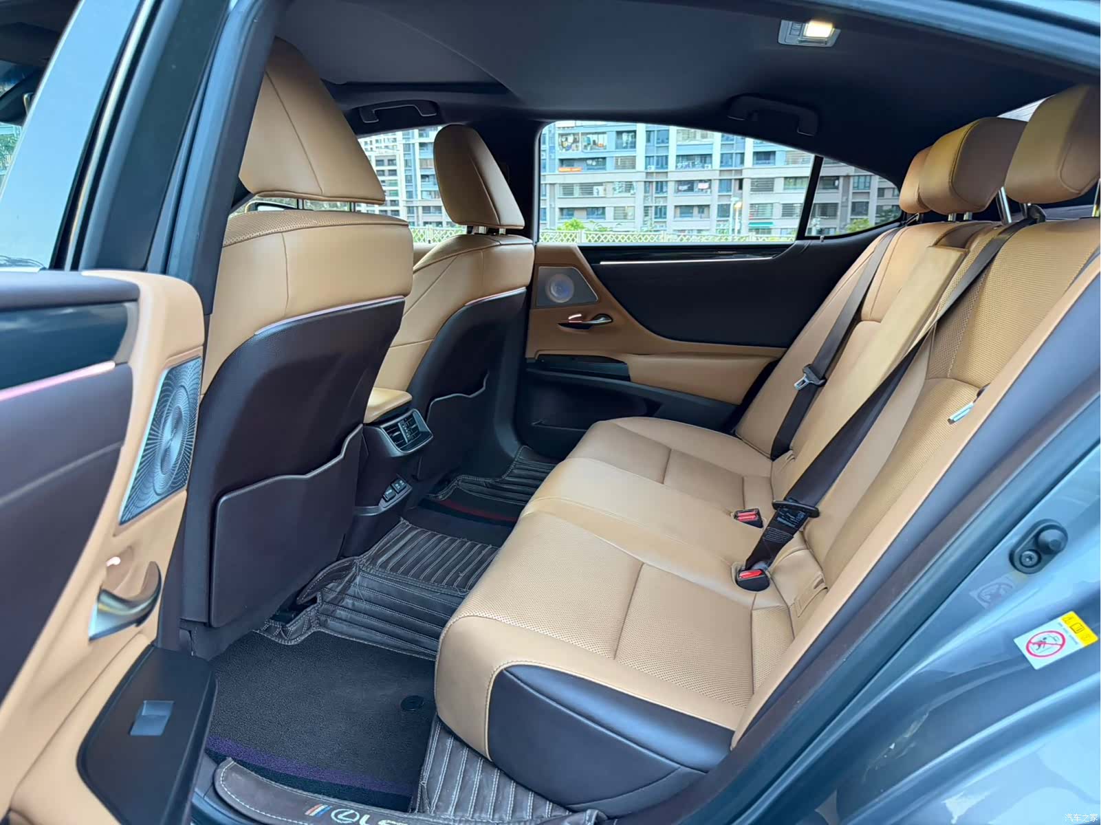 Lexus ES, 2018 9