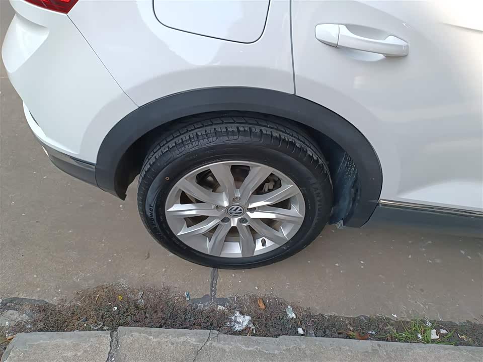 Volkswagen T-ROC exploring Songs