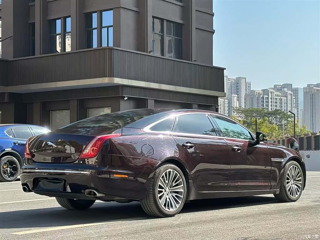 Jaguar XJ, 2010 7