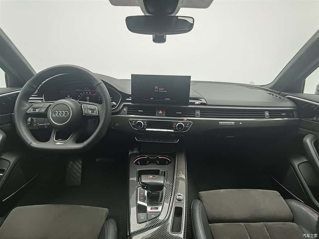 Audi A4L, 2022 все фото