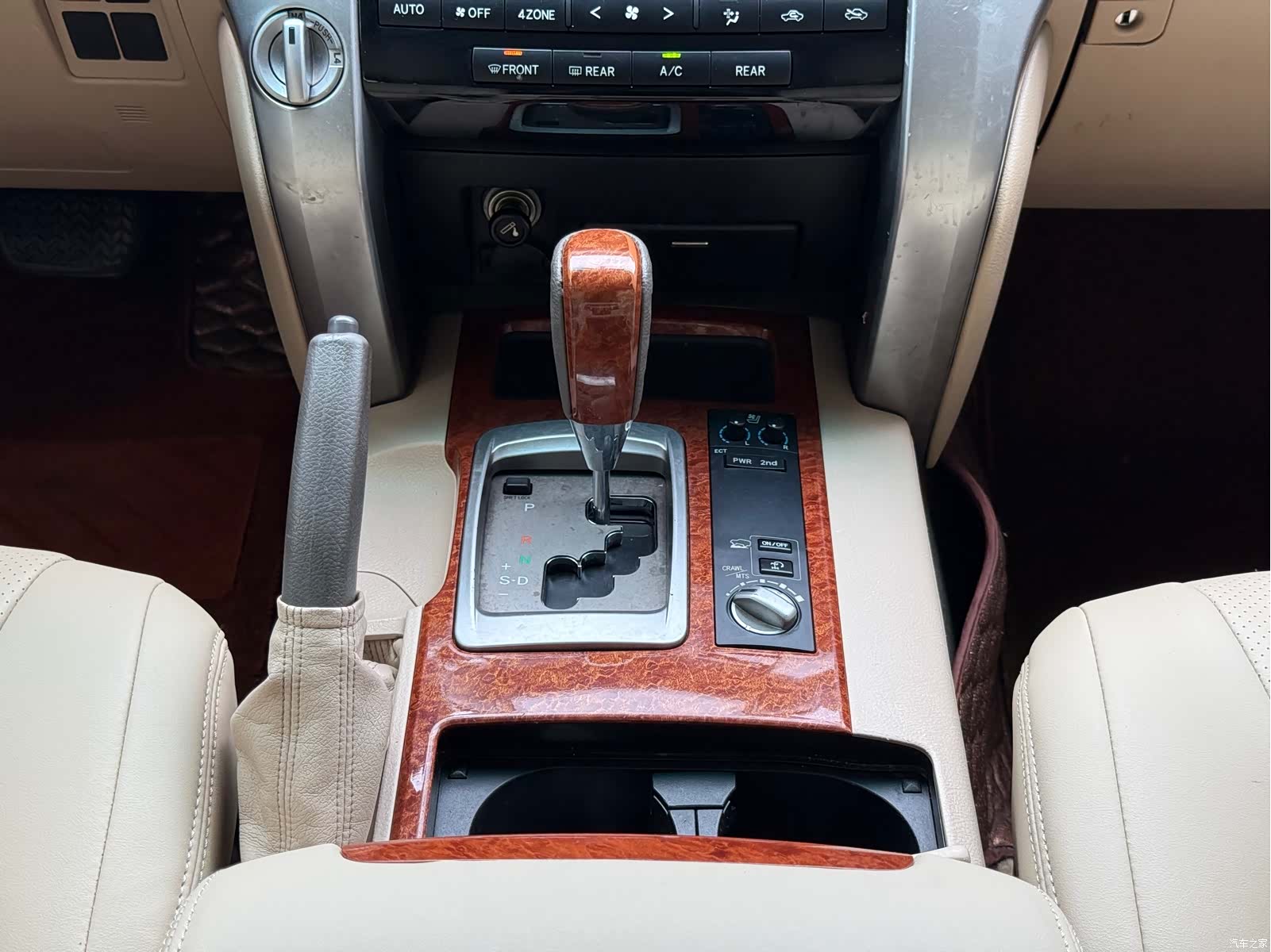 Toyota Land Cruiser, 2013 12