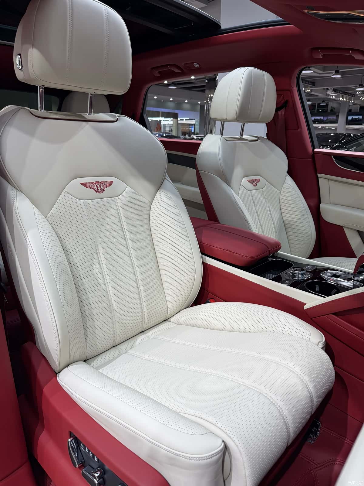 Bentley Bentayga, 2024 8