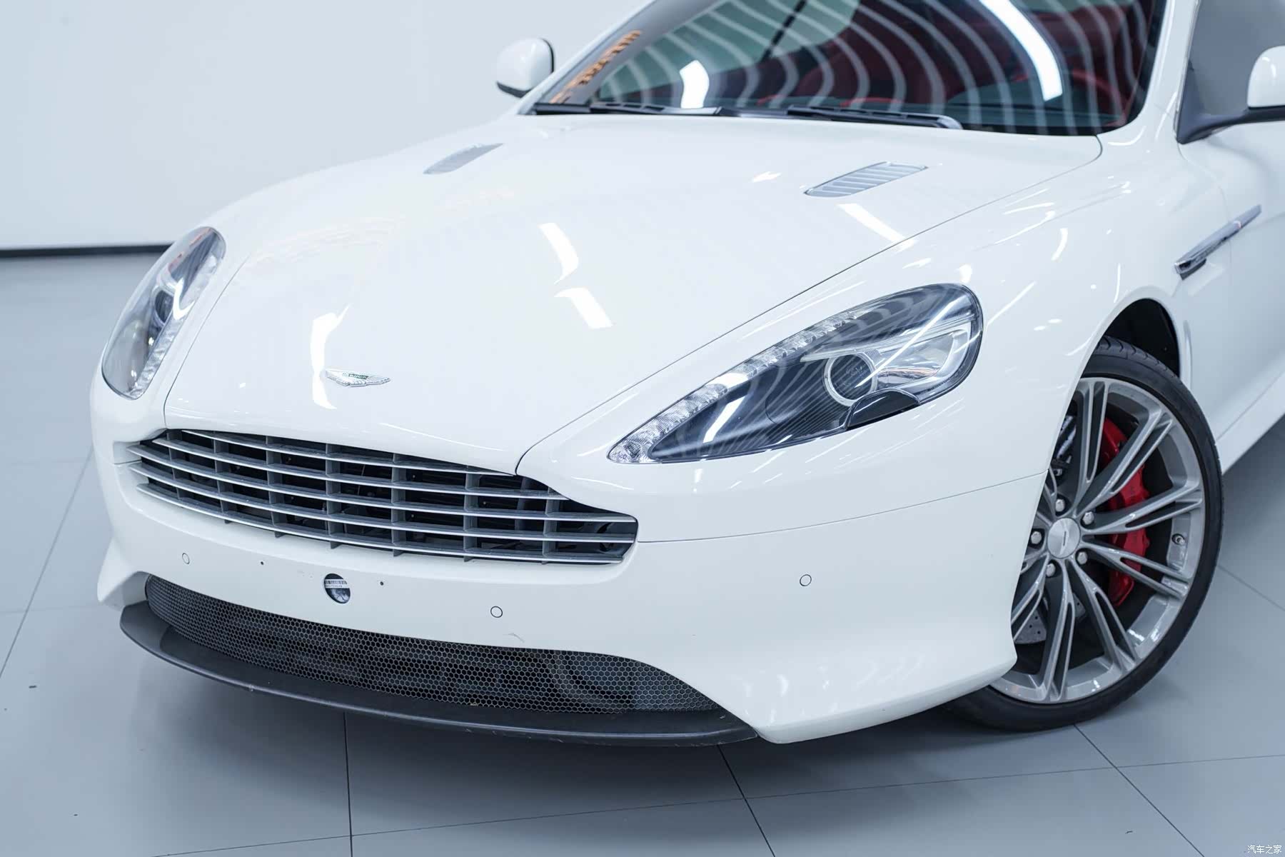Aston Martin DB9, 2014 3