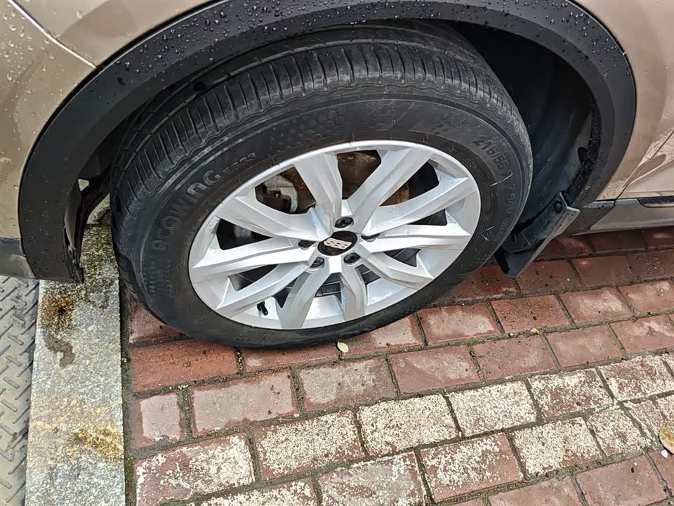 Volkswagen T-ROC exploring Songs