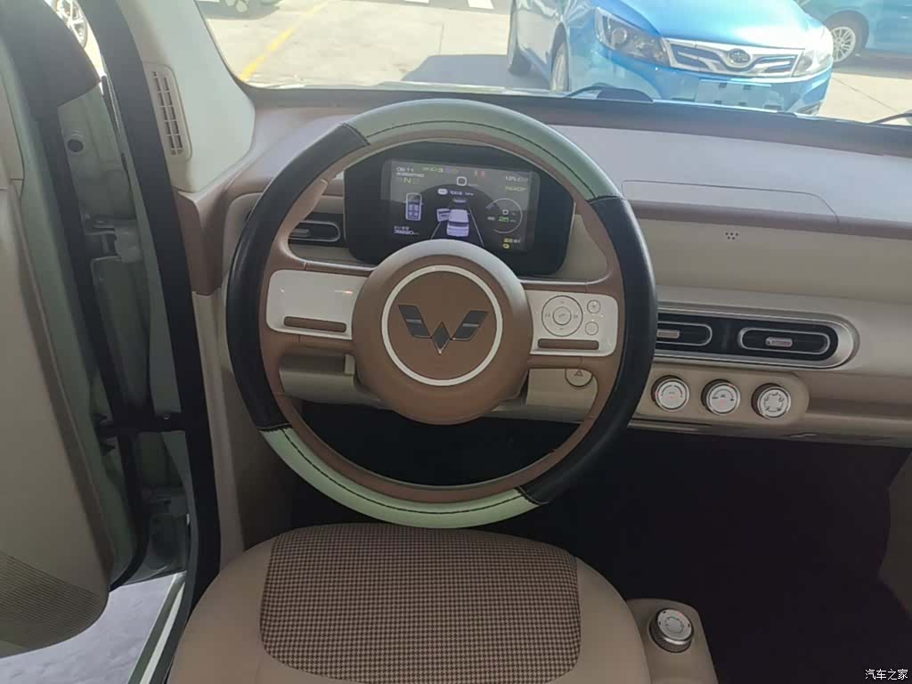 Wuling MINIEV, 2024 11