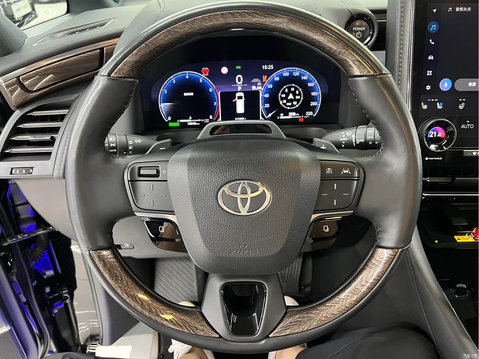 Toyota Alphard, 2026 23