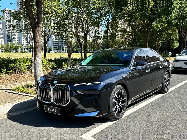 BMW 7-Series 2023 — купить из Китая под заказ