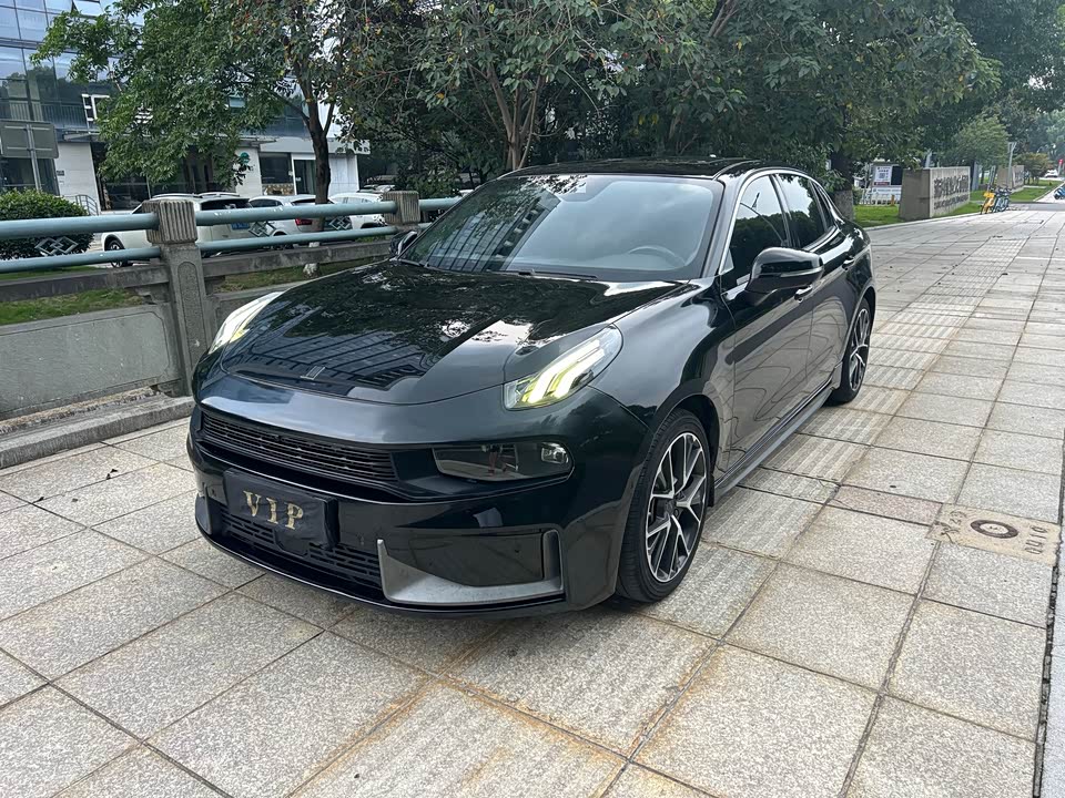 Lynk & Co 03