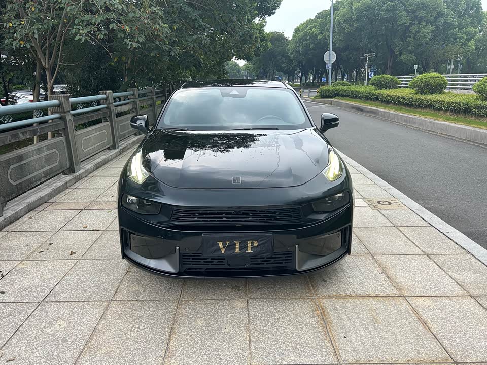 Lynk & Co 03