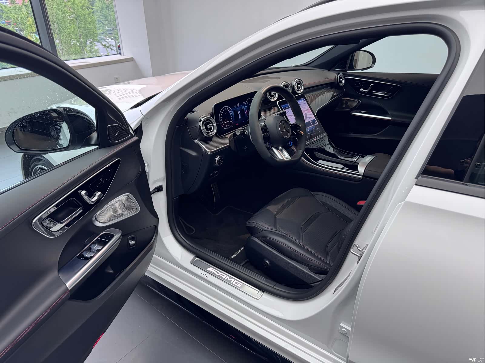 Mercedes-Benz C-Class, 2025 4