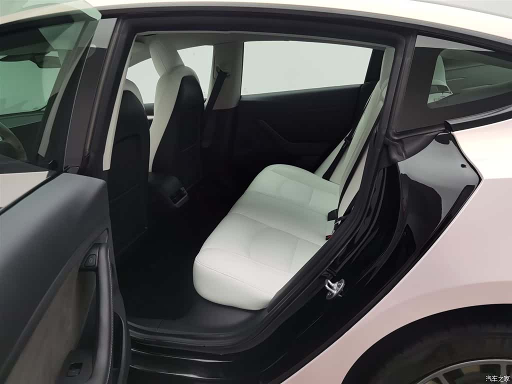 Tesla Model 3, 2022 15