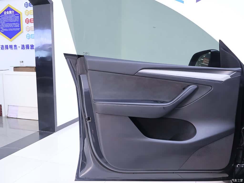 Tesla Model Y, 2024 17