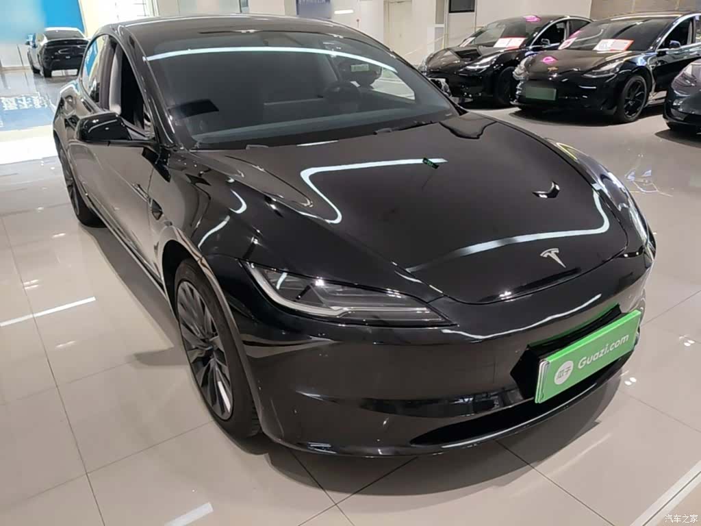 Tesla Model 3, 2025 4