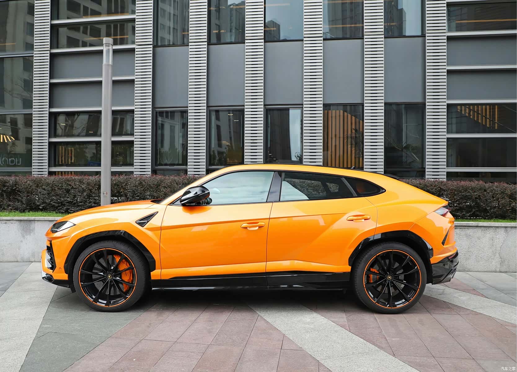 Lamborghini Urus, 2023 4