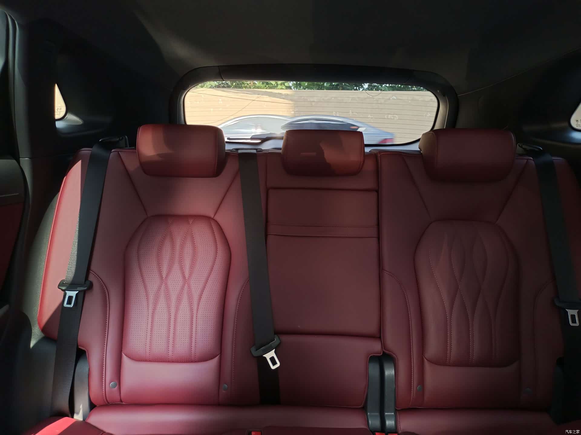 Hongqi HS5, 2024 12