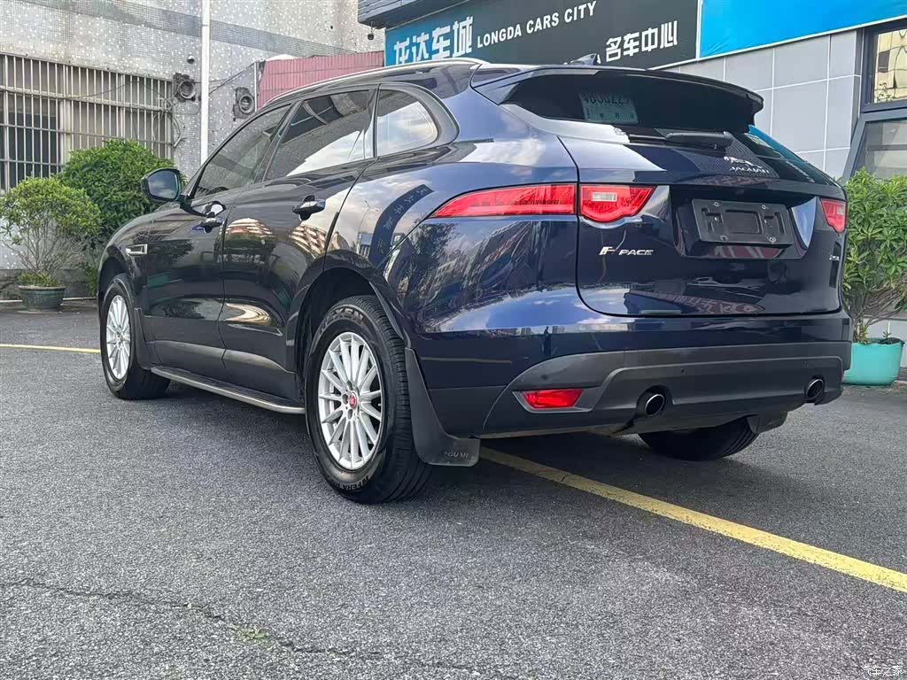 Jaguar F-PACE, 2017 все фото