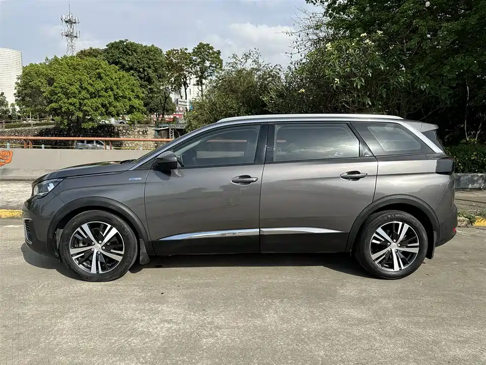 Peugeot 5008