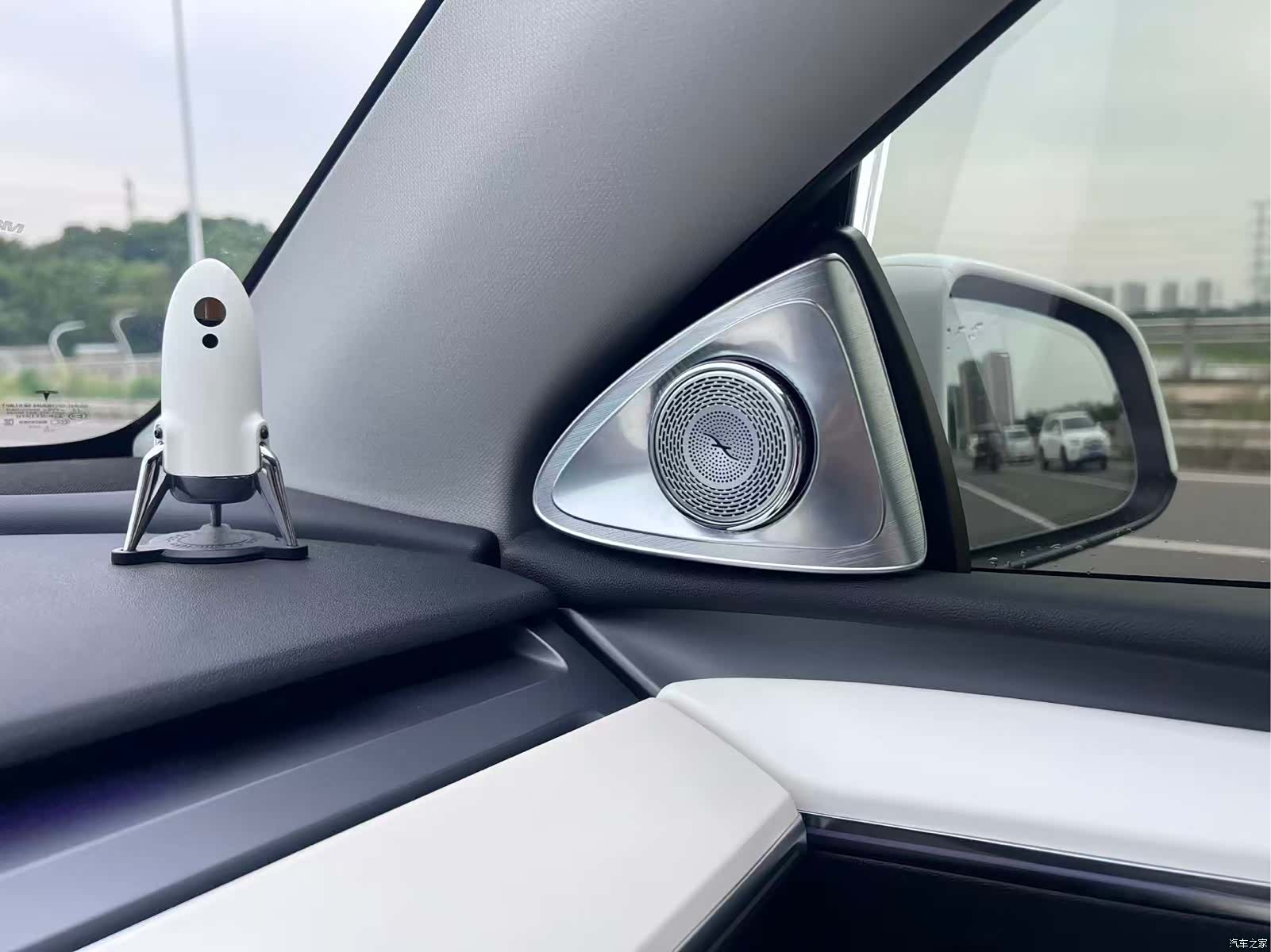 Tesla Model Y, 2023 13