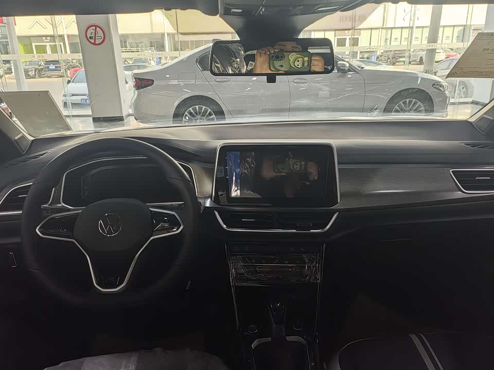 Volkswagen T-ROC exploring Songs