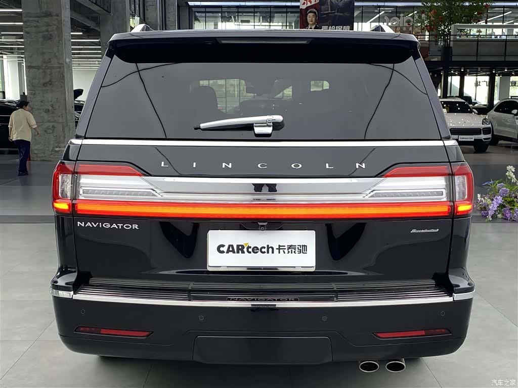 Lincoln Navigator, 2021 3