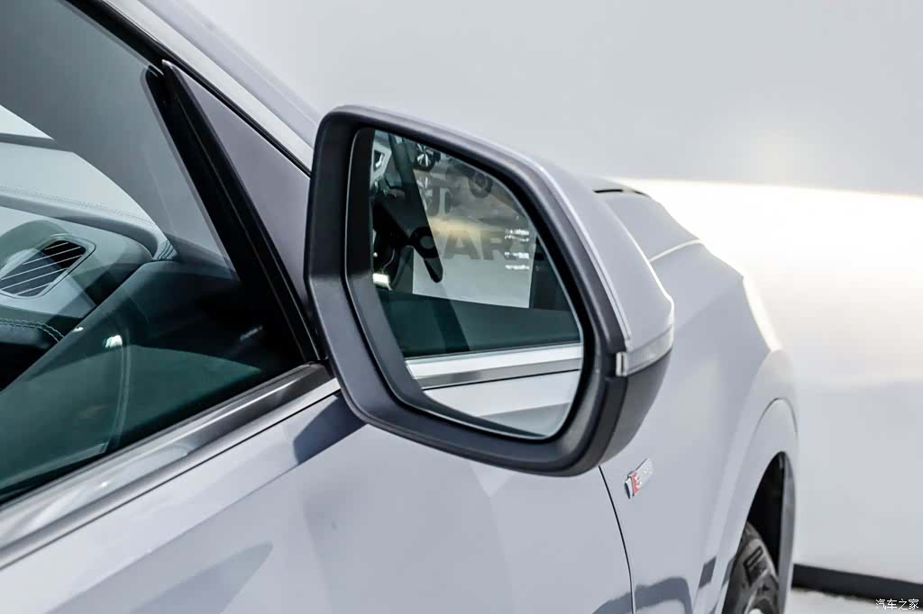 Audi Q8, 2020 27