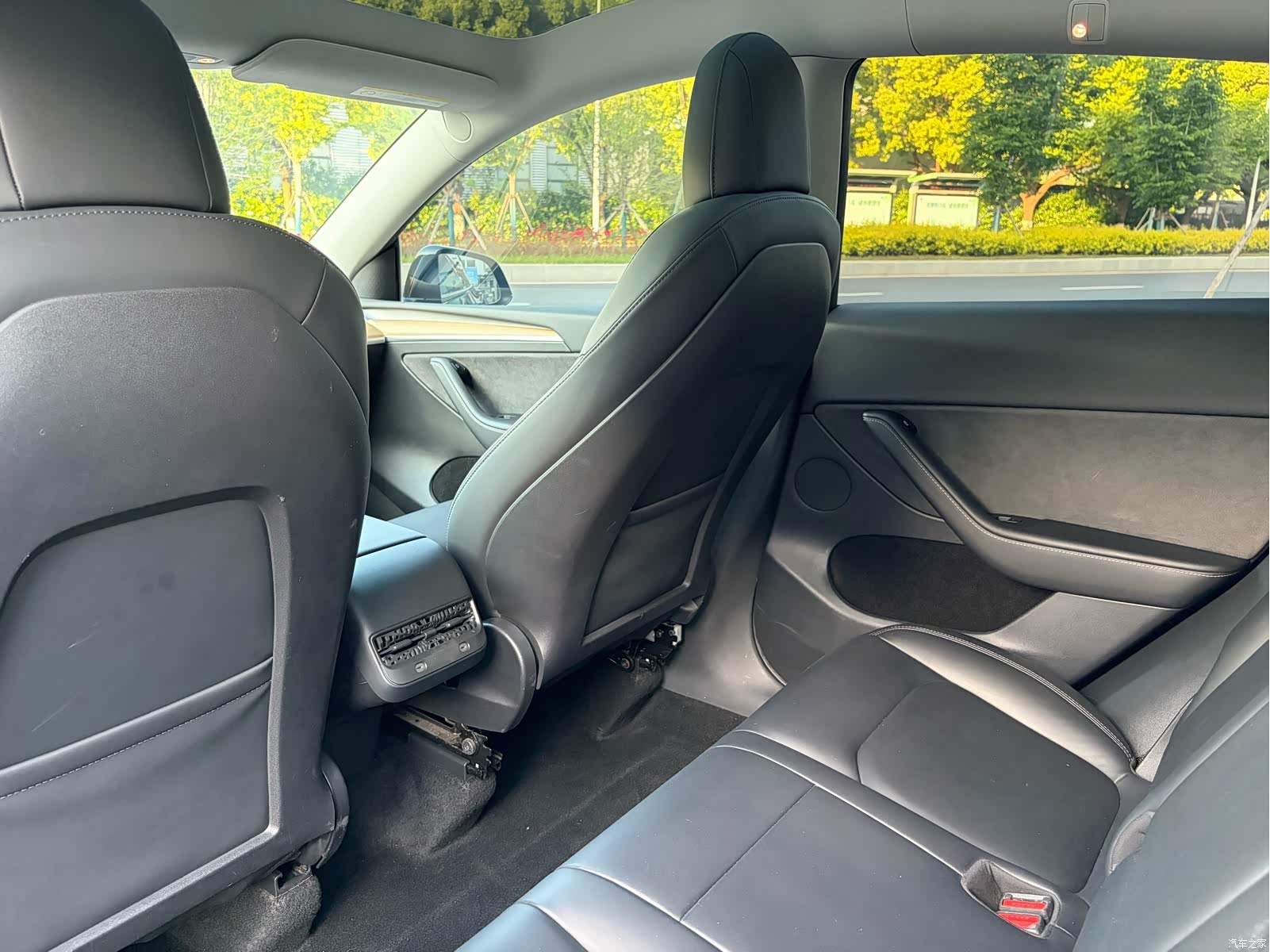 Tesla Model Y, 2022 все фото