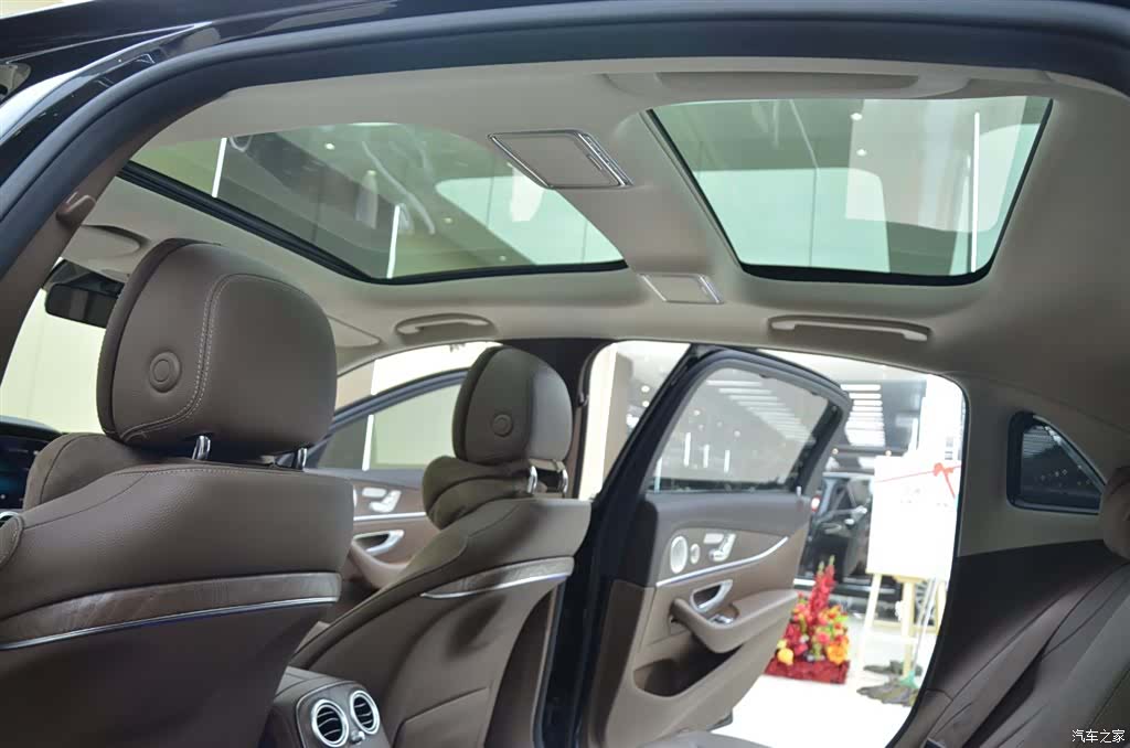 Mercedes-Benz E-Class, 2023 13