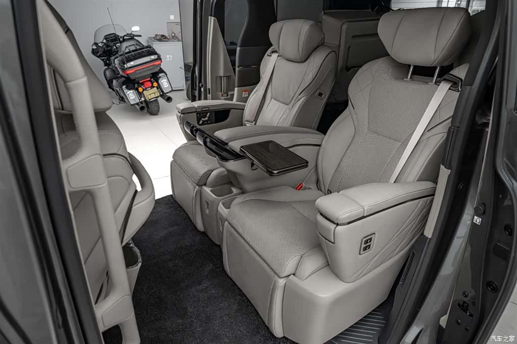 Toyota Vellfire, 2023 25